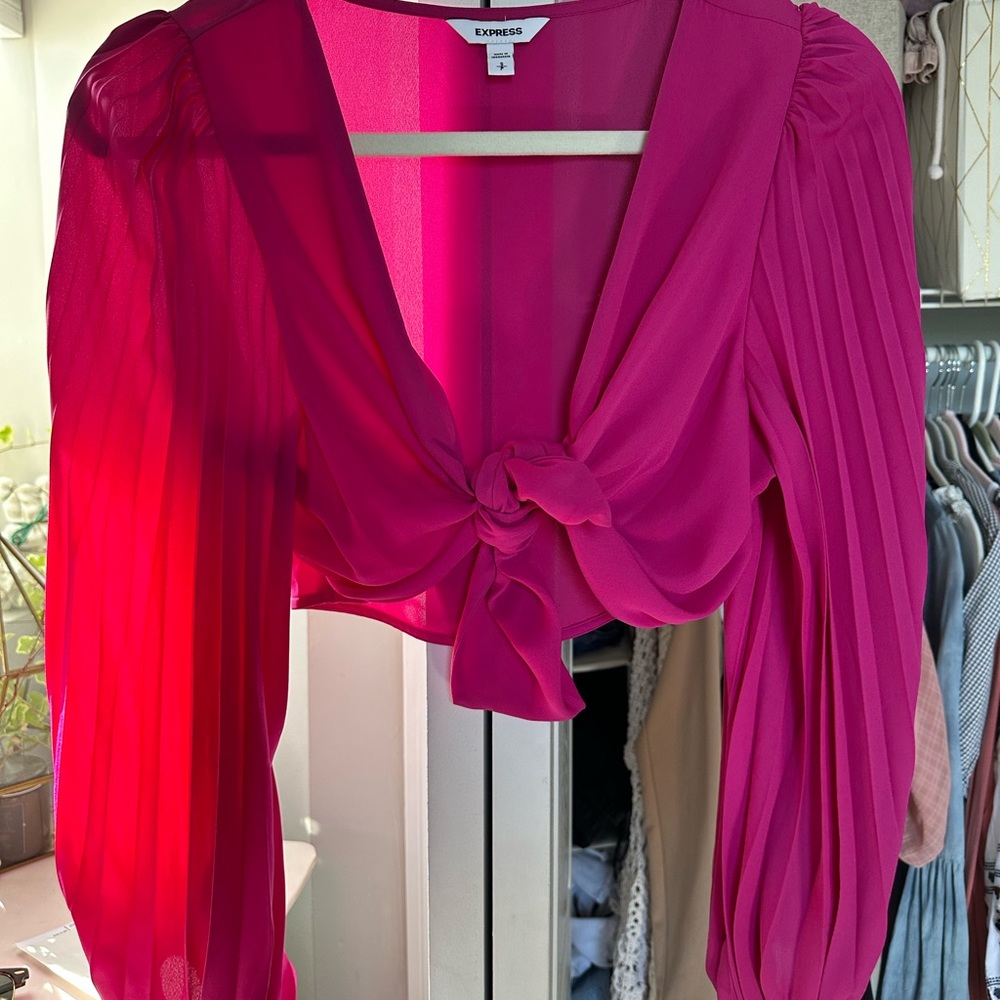 Express- Crop tie front top
